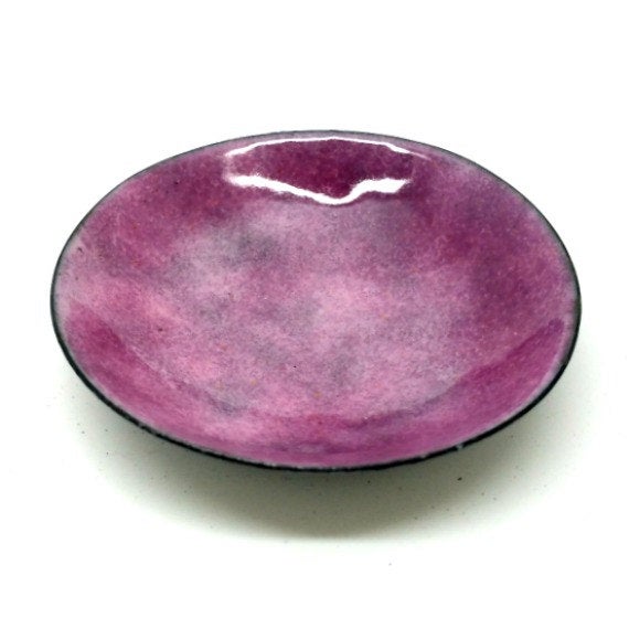 MaisyPlum2's tweet photo. Raspberry Pink Trinket Dish - Pink Ring Bowl - Enamel Trinket Dish https://t.co/2NKXDK30Tt ##LondonisLovinit ##StandWithSmall #EshopsUK #HandmadeHour #EtsyUK #UKGiftAM #Inbizhour #etsyselleruk #RaspberryPink https://t.co/tblPDvnG1c