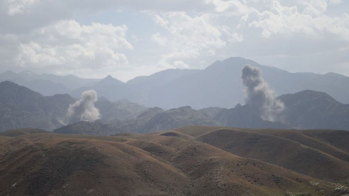 WW3Info's tweet image. #WorldWar3 : 40+ killed in Afghanistan govt air raids on Taliban locations amid #AfghanPeaceTalks . Move comes in retaliation to Taliban&apos;s continued attacks on #AfghanForces despite promising to stop them and are meant to serve as a warning to the group.
worldwarthird.com/index.php/2020…