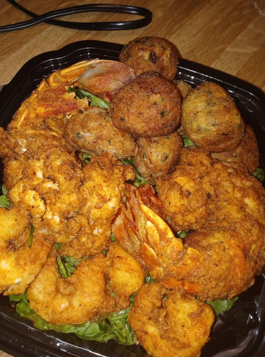 Studd_soNAsty's tweet photo. Where my seafood lovers @ ?  Add my IG FOR THEM GOOD EATS !! strategic_ateverything  #Seafood #Friedlobster #Seafoodplatter #Crabcakeballs #Lobster #Seafoodlovers https://t.co/Fgkte9yFxH