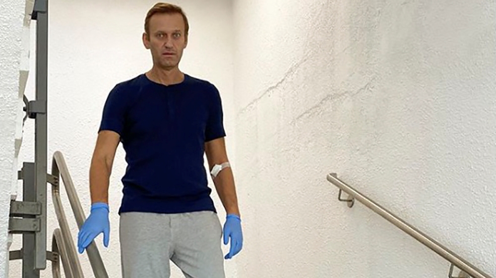 Navalny posts Instagram photo of him walking down stairs: Kremlin critic says he is regaining verbal and physical abilities after treatment for suspected nerve agent poisoning. https://t.co/PSNle5z0SS https://t.co/5jrtjCASOa