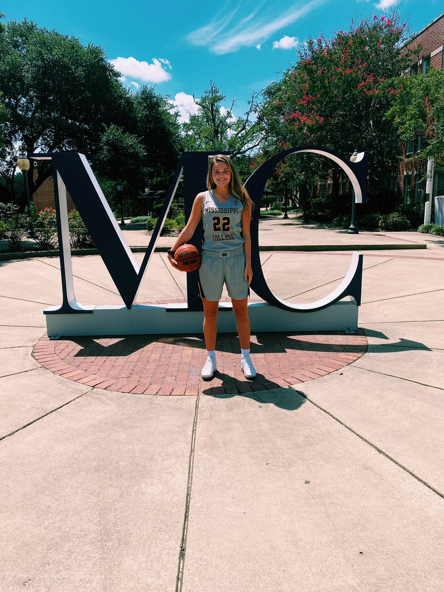 ameliabe11's tweet photo. Committed!! #gochoctaws💙💛 @coachglong @maggie_proffitt @GoChoctaws_WBB https://t.co/ZdQJ1lVxkZ