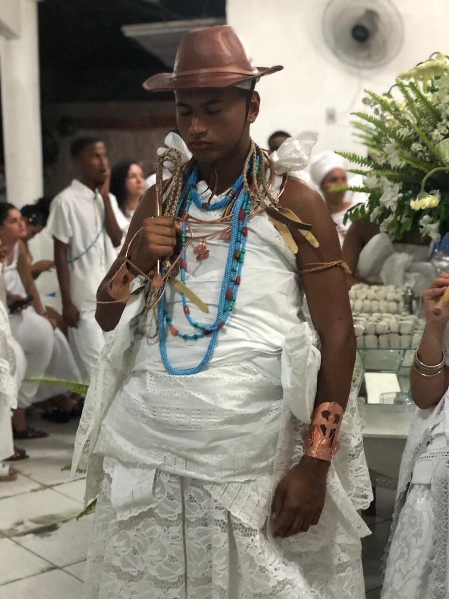 PAOORIXA's tweet photo. A força de oxóssi vive em mim. 💙🦚 https://t.co/lVDAnFZpus