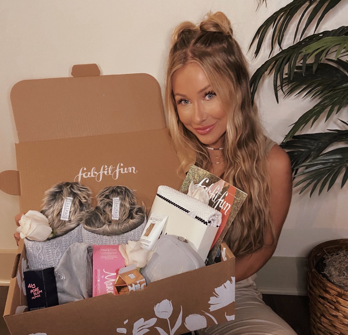 madelinemerlo's tweet image. i was blown away by this box from @FabFitFun #fabfitfunpartner #fabfitfun no joke these products are incredible, it’s a company who supports female entrepreneurs &amp;amp; is only $39.99 BUT valued at over $200 ✨ use my code MERLO for 10$ off your first box at fabfitfun.com