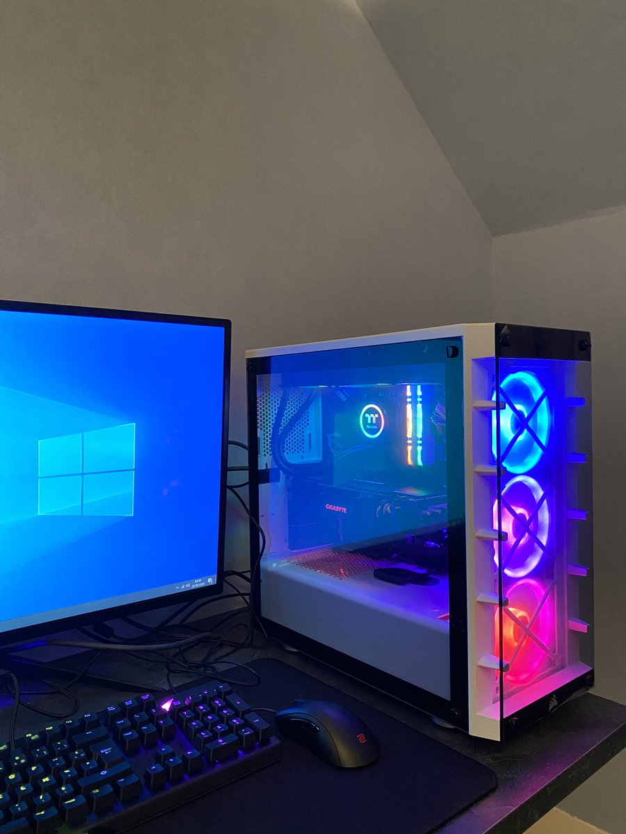 Merci à a <a href="/RentGaming/">RGC</a> pour le montage de mon PC ! Il est parfait 🥳👌🏽💪🏽