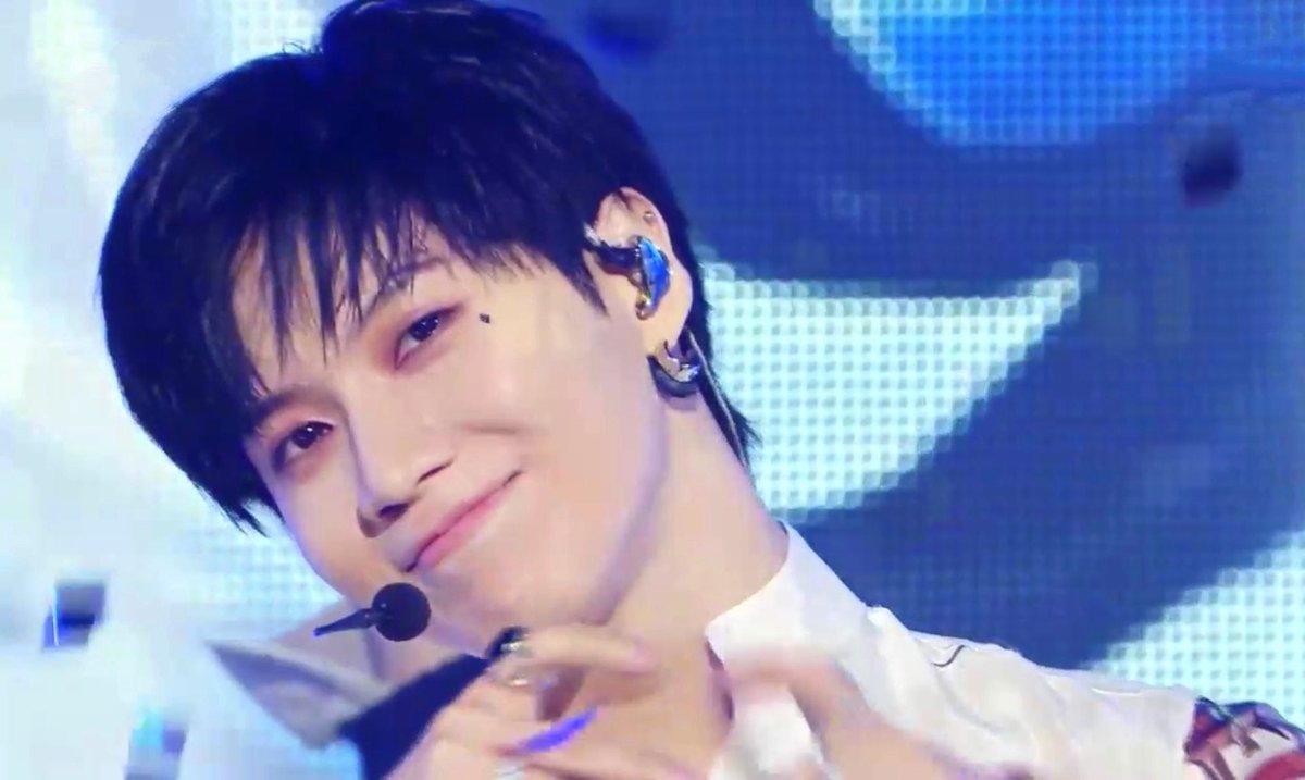 OLS_7's tweet photo. 💙💙💙 #taemin #shinee #neverdanceagain #TAEMIN_CRIMINAL https://t.co/PpV1HGhiqS