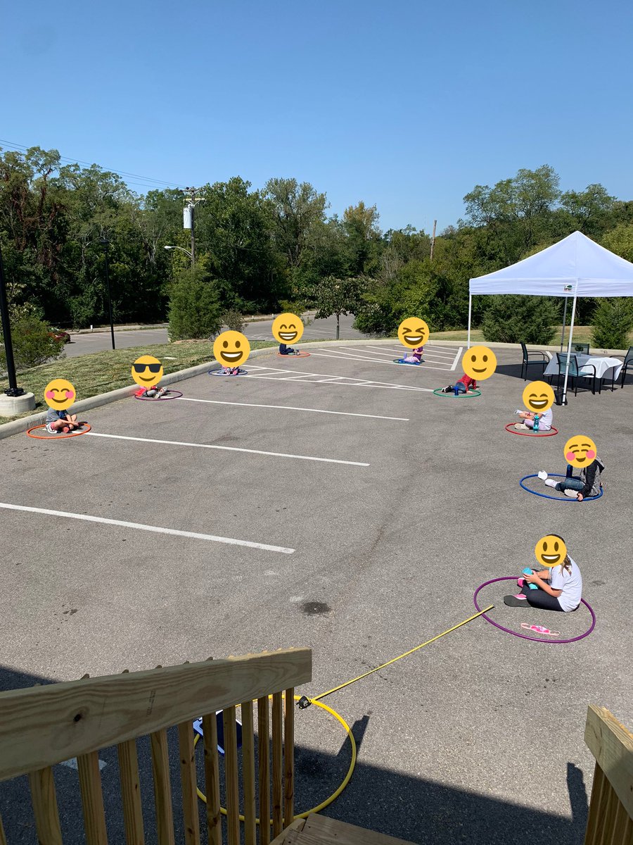 SilviaESOL's tweet photo. We enjoyed beautiful weather during Spanish class today! @FTMoyerES https://t.co/7RYSZA7uas