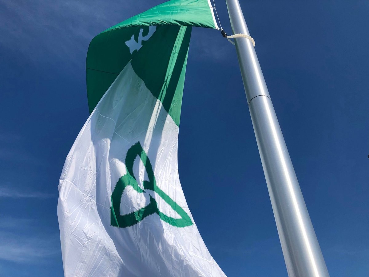 Le projet de loi 182 (Loi de 2020 modifiant la Loi sur l'emblème franco-ontarien) vient d'être adopté à l'unanimité par les députés de Queen's Park.

C'est donc officiel: le drapeau franco-ontarien devient un emblème de l'Ontario, au même titre que le drapeau de la province.