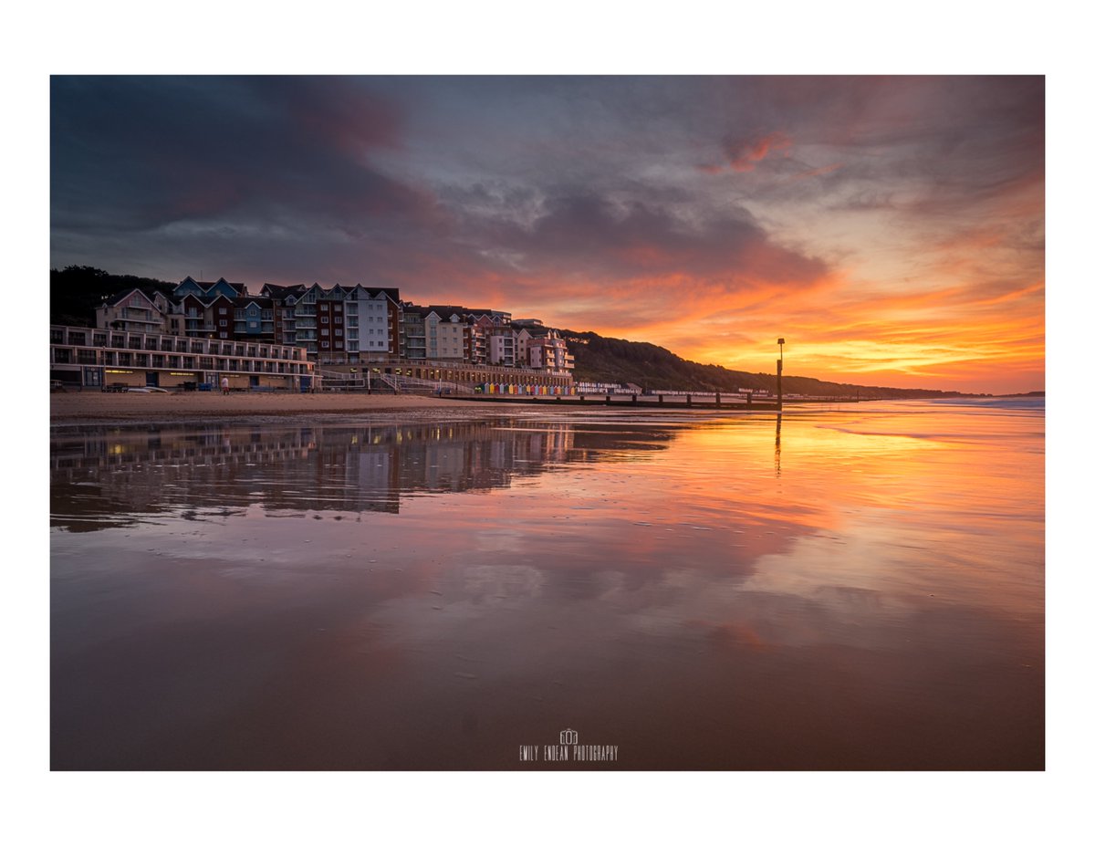 Some low tide goodness from the weekend....

This, is why I LOVE where I live!

#WexMondays 
#fsprintmonday 
#appicoftheweek 
#Dorset
#Bournemouth