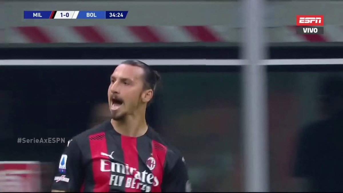 Raul_Orvananos's tweet image. Uy... Zlatan, cerca de los 40 años sigue haciendo goles en Italia. Acá en México hay jugadores que no tienen ni los 30 y corren menos que un Tsuru 97.