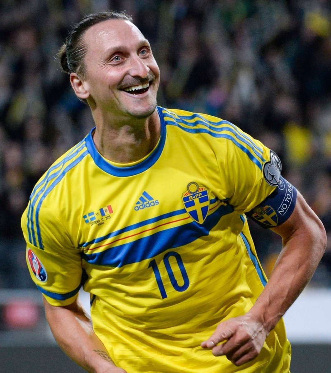 footballjessy's tweet photo. Nonsens am Abend: Wenn 4 Legenden des Weltfußballs mit Peter #Neururer gekreuzt würden: https://t.co/CPTMO4XP1P