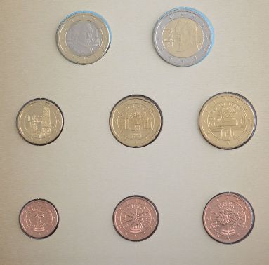euromoneta's tweet photo. €uro MONETE RACCONTANO
La storia attraverso le euro monete
#21settembre 1415 nasce a #Innsbruck Federico III d'Asburgo imperatore del Sacro Romano Impero 🇦🇹
https://t.co/IuLSLBqUM1
#AccaddeOggi #Austria #Österreich @Austrian_Mint #FedericoIII https://t.co/jey3SoNjMb