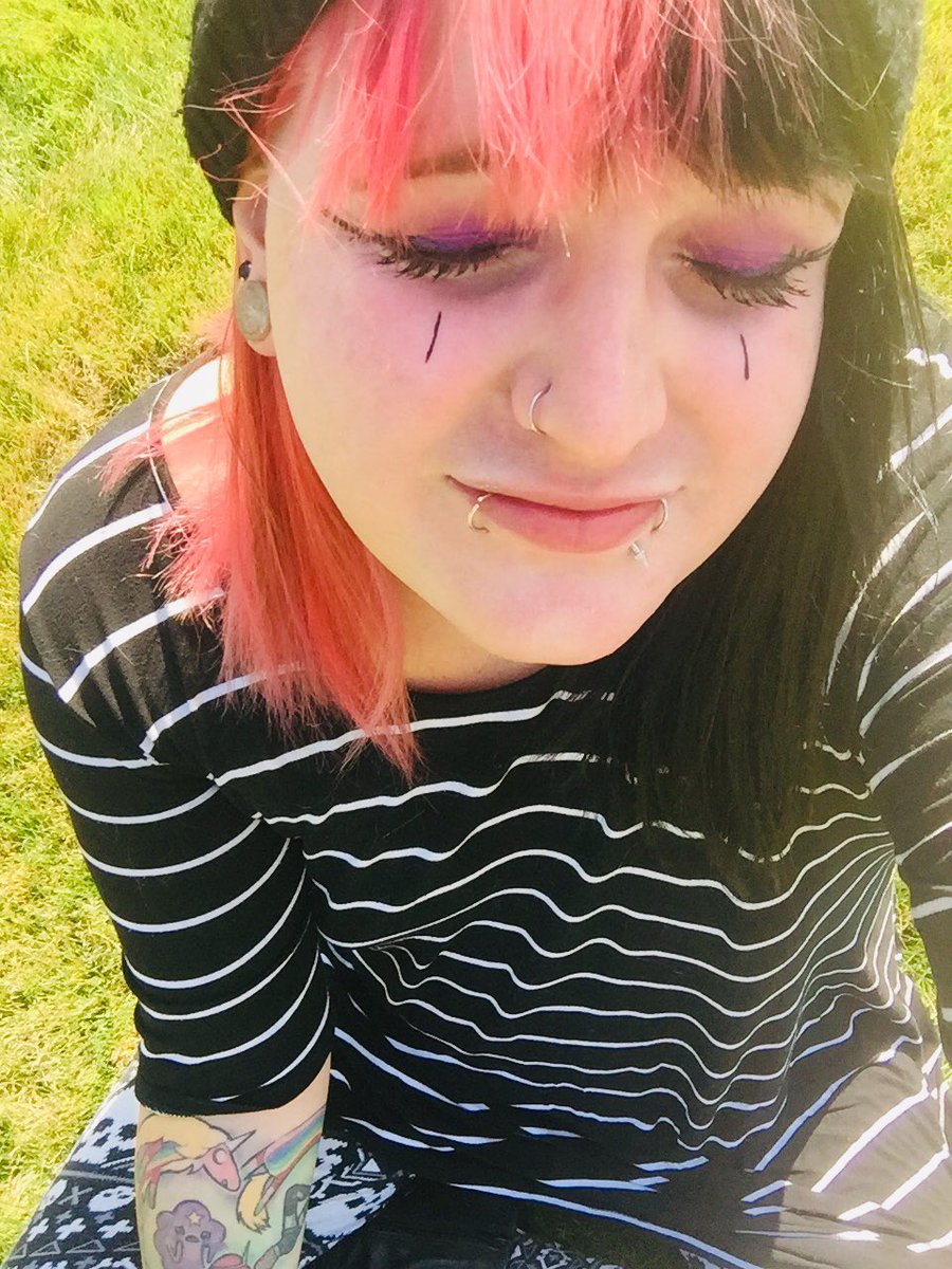 abbi_cadaver's tweet photo. Explosion eye liner #transwoman #playingwithmakeup #transgirlsoftwitter #transgender #halfandhalfhair #emo #transgirl #trans #ThisIsWhatTransLooksLike https://t.co/JVQWzgRAoh