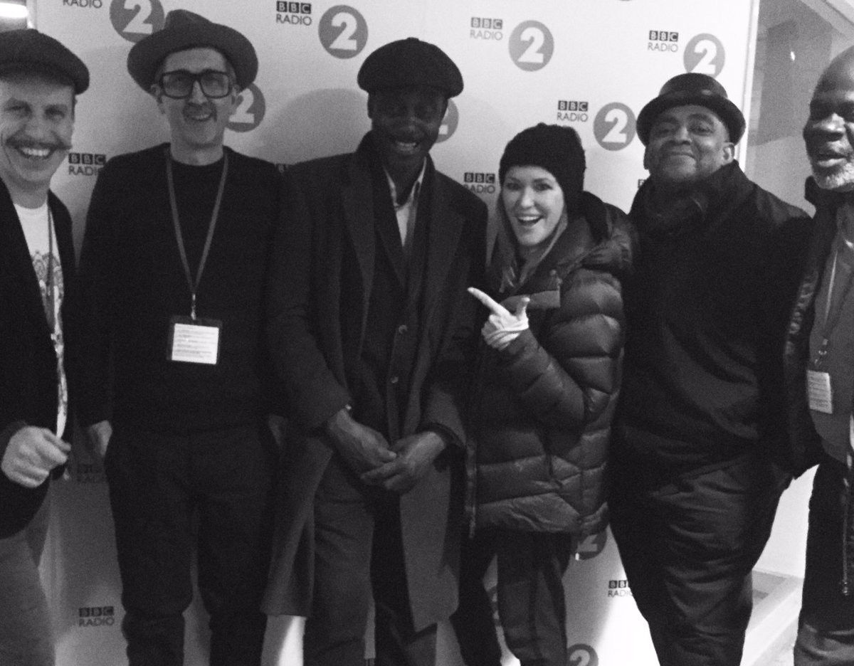 MusicOmniversal's tweet photo. @bullosteeros @BBC6Music @MusicWeek @laurenlaverne @cerysmatthews Well done 👍 The rule of 6 continues! Top Radio 📻 #Cool @BBCRadio2 playing catch-up #lockdownsounds https://t.co/8HcgB8cusS