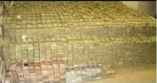 В Нигерии на 89-ом году умер Нгуобе Мванга. В его подвале нашли 27 миллиардов долларов. 
В течение 15 лет он пытался раздать эти деньги людям, но никто не отвечал на его е-мэйлы.