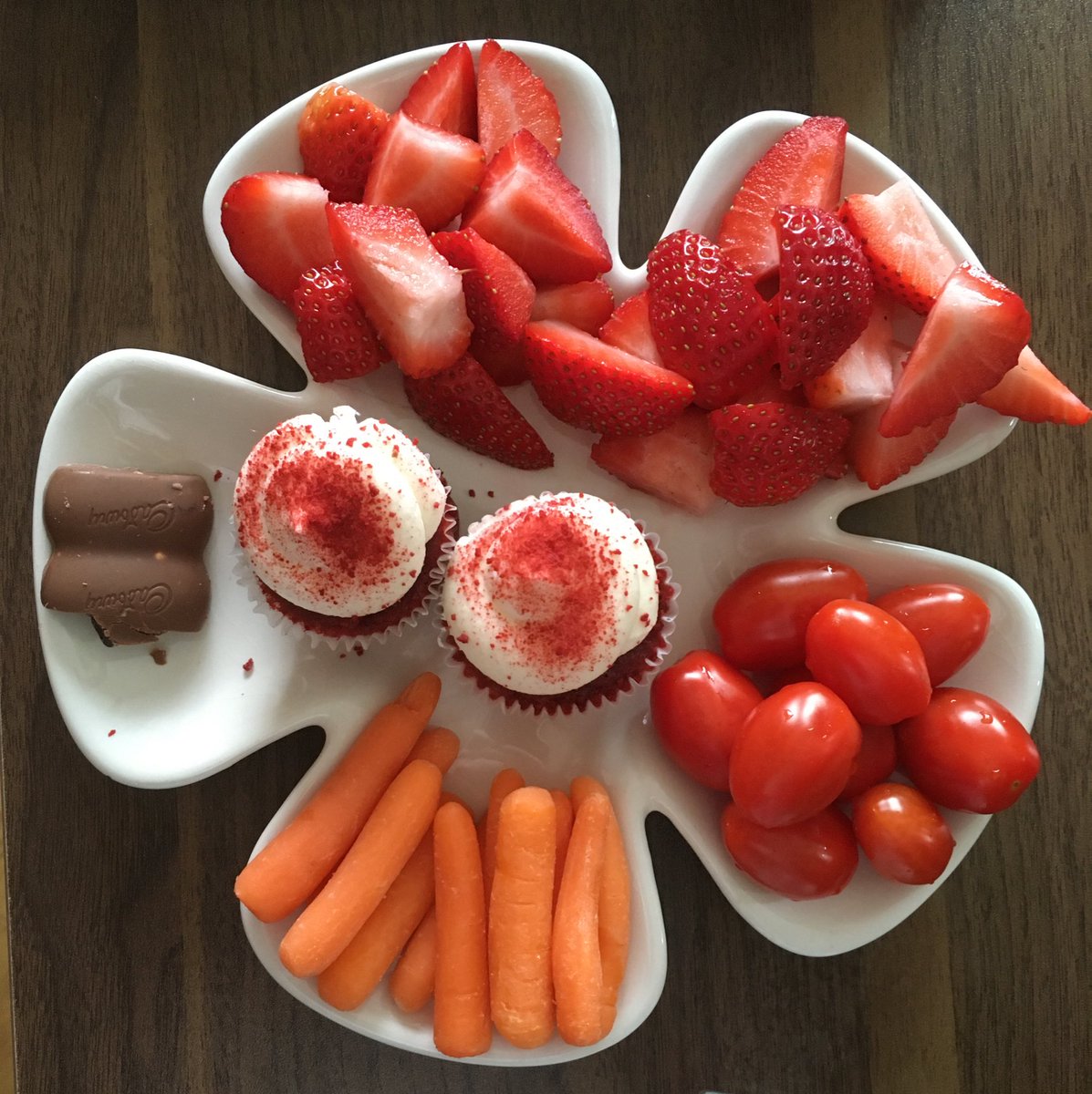Sept. 21-strawberries, carrots, grape tomatos, 2 mini red velvet cupcakes, 2 pcs fruit & nut milk chocolate-white cheddar + sour cream & onion popcorn-ice cream cake w pecansTotal: 1150