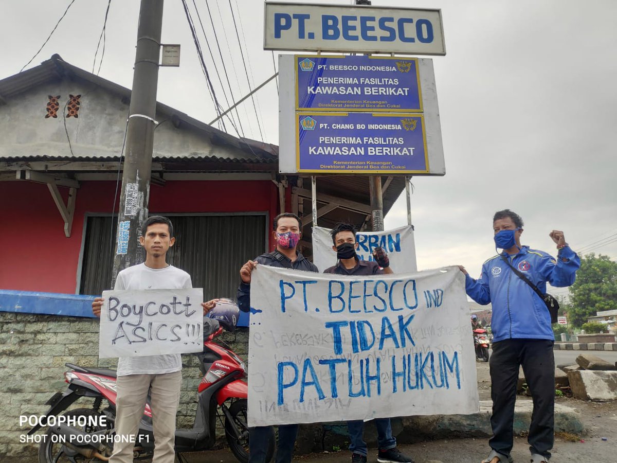 BciSpm's tweet photo. Kami rela berjuang tanpa di upah,meski yang menerima upah tidak mau berjuang. 

#shameOnyouBEESCO
#shameOnyouASICS
#BOYCOTTASICS
#PEKERJAKANKAMIKEMBALI37ORANGKORBANPHKSEPIHAK
#JUSTSTOPITASICS
salam✊
BERANI MELAWAN PENINDASAN👊 https://t.co/6PPcVROj3y