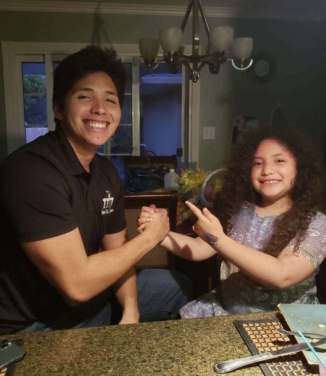 thetanukappa's tweet image. Before the day ends, we would like to wish our brother Helio “Xiuhtecuhtli” Regalado a happy birthday 🎉💚 #22

Without a doubt, Helio is a hardworking, dedicated, and kind Nesskuh🦉 We can’t wait to see the amazing things this new year has for him! #Nesskuh #ΘΝΚ #ChiClass