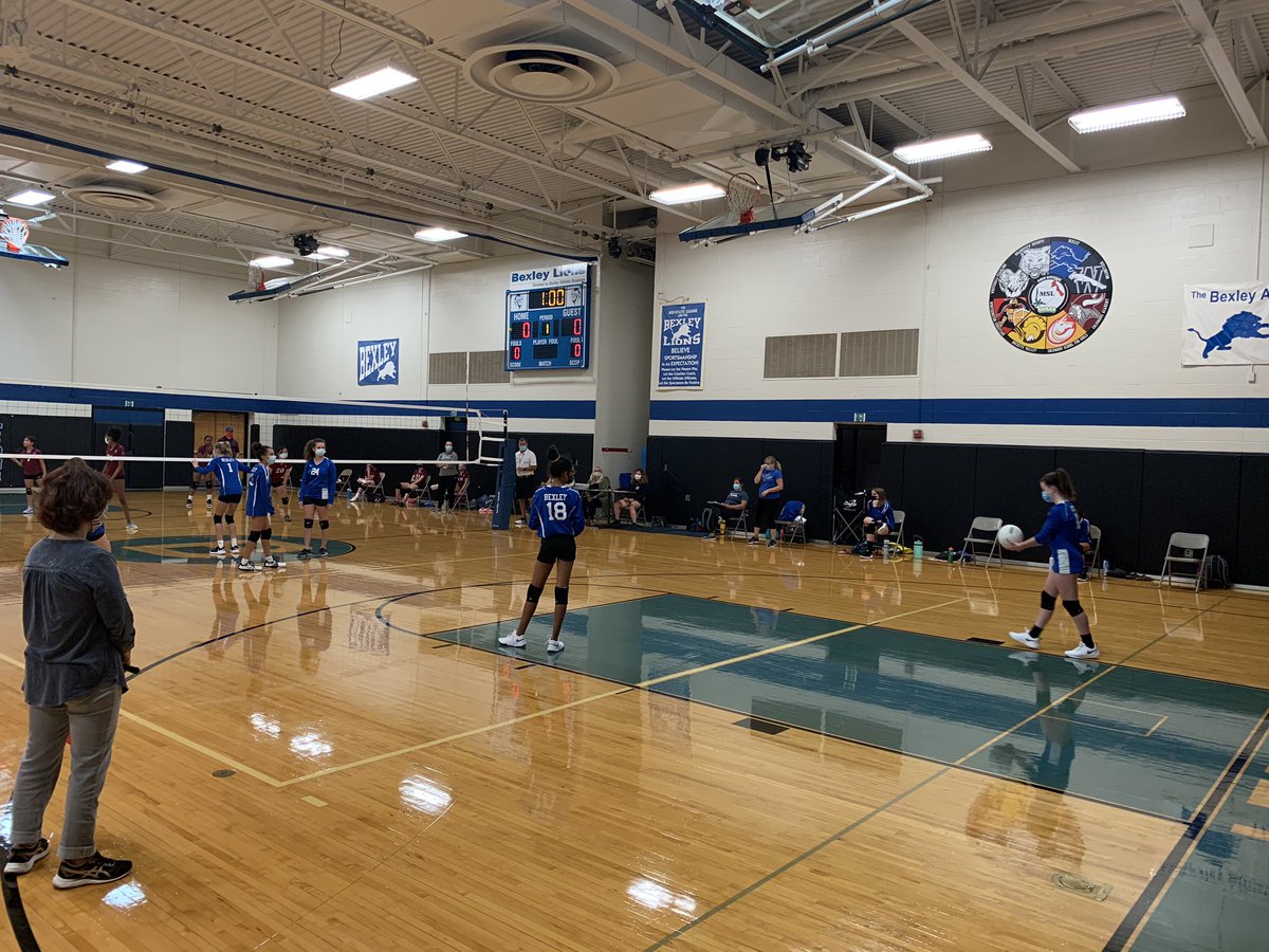 MS volleyball in action tonight vs Cols Academy. Go Lions!!
