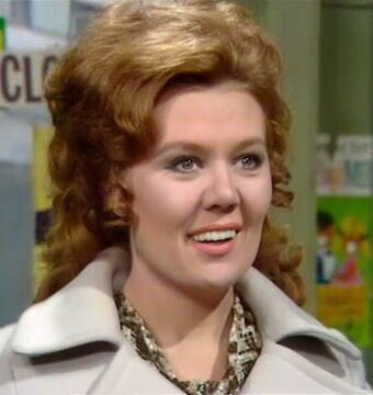 35. Irma Ogden. The daughter of Stan and Hilda who married David Barlow and spent much of her time behind the counter of the Corner Shop. Wonderfully played by the naturally funny Sandra Gough. I think she may have rated even higher had I seen more of her episodes.  #MyCorrie60