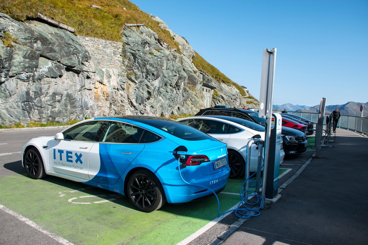 Arrival at the famous charging station near the glacier. Charging is free of course. 