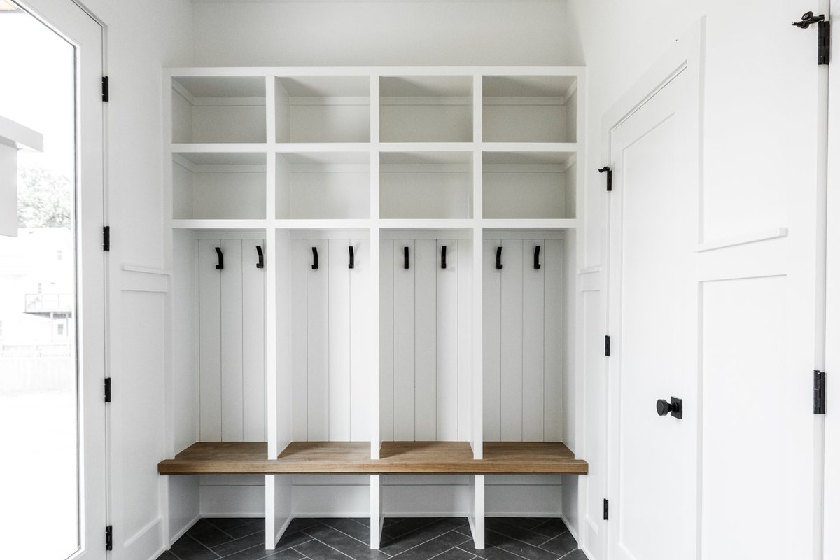 compendium317's tweet image. Tomorrow is the official first day of fall! That means it&apos;s time to pile jackets, scarves, and vests on these hooks until they&apos;re too full to hold anymore... and then try to add one more anyway.  😂

#compendiumgroup #mudrooms #mudroomdesign #mudroomdesigns