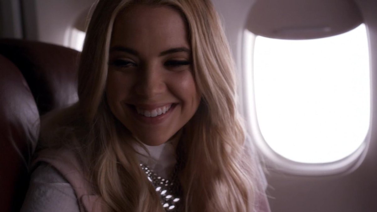 weblittleliars's tweet image. eu tenho certeza que você foi feito de idiota por essa cena.