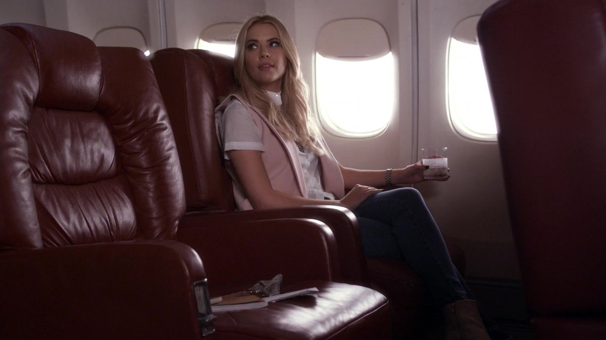 weblittleliars's tweet image. eu tenho certeza que você foi feito de idiota por essa cena.