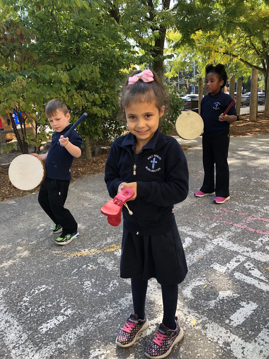 MsWilsonhrb's tweet image. Putting together our band! #musicallearning #exploration #stillfindingourbeat #earplugsplease