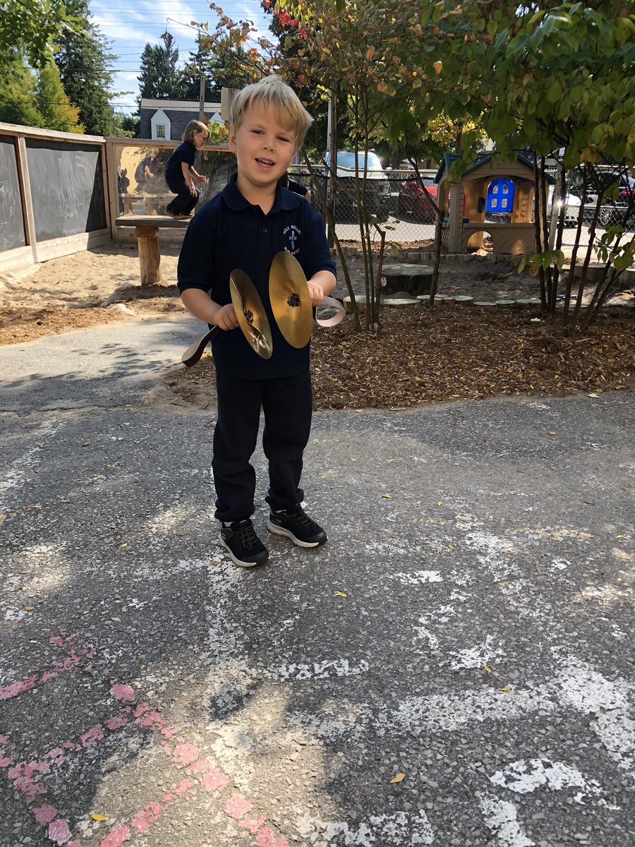 MsWilsonhrb's tweet image. Putting together our band! #musicallearning #exploration #stillfindingourbeat #earplugsplease