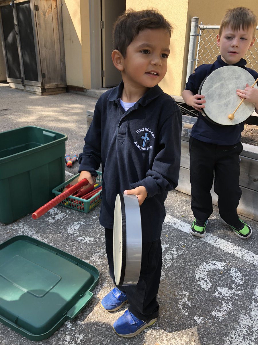 MsWilsonhrb's tweet image. Putting together our band! #musicallearning #exploration #stillfindingourbeat #earplugsplease