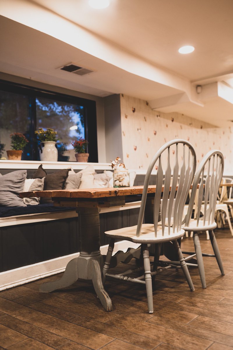 HomeTeamFirst_'s tweet image. This week is Maryland Restaurant Week. We’ll be visiting a few Black-owned restaurants this week and sharing our experiences. First on the list -  @Homemaid_:
instagram.com/p/CFaliwIsshv/…