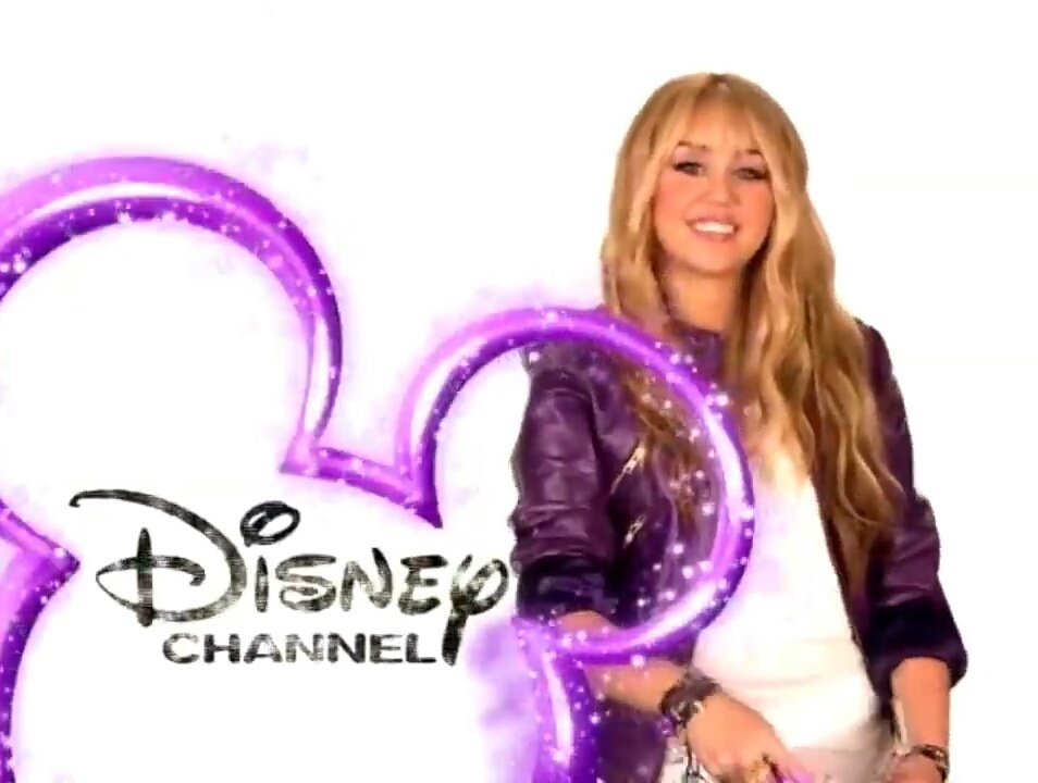 miley dijo en 2019 que a sus 16 años perdió su virginidad y volver al set de hannah en la última temporada y cantar para niños con ropa brillante teniendo 18 años la hacía sentirse incómoda y ridícula, no podía ni experimentar su adolescencia y crecimiento de manera normal