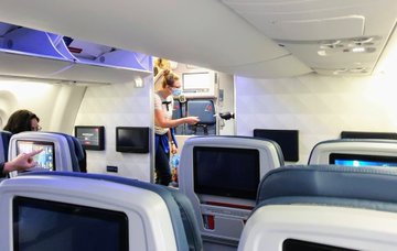 FlightsSmart's tweet image. A shout-out to 
@Delta
 for their very professionally handled COVID-era flights last week. I flew three sectors, one each in economy, comfort, and first class. Clean aircraft, social distancing and mask discipline maintained at all times, and highly professional and warm staff.
