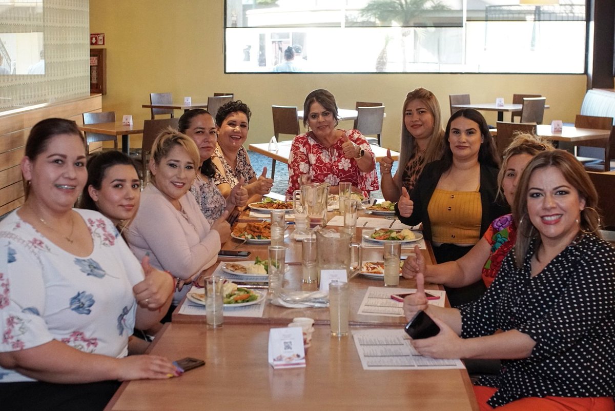 MagdaUribe22's tweet photo. Con cada elemento policial, existe una gran familia que exige un bienestar común, hoy me reuní con estas lindas mujeres, esposas de Policías para escuchar las diferentes inquietudes que ellas presentan en su entorno. #PTSonora  #mujeresenlalucha https://t.co/WmO2w3Z9oD