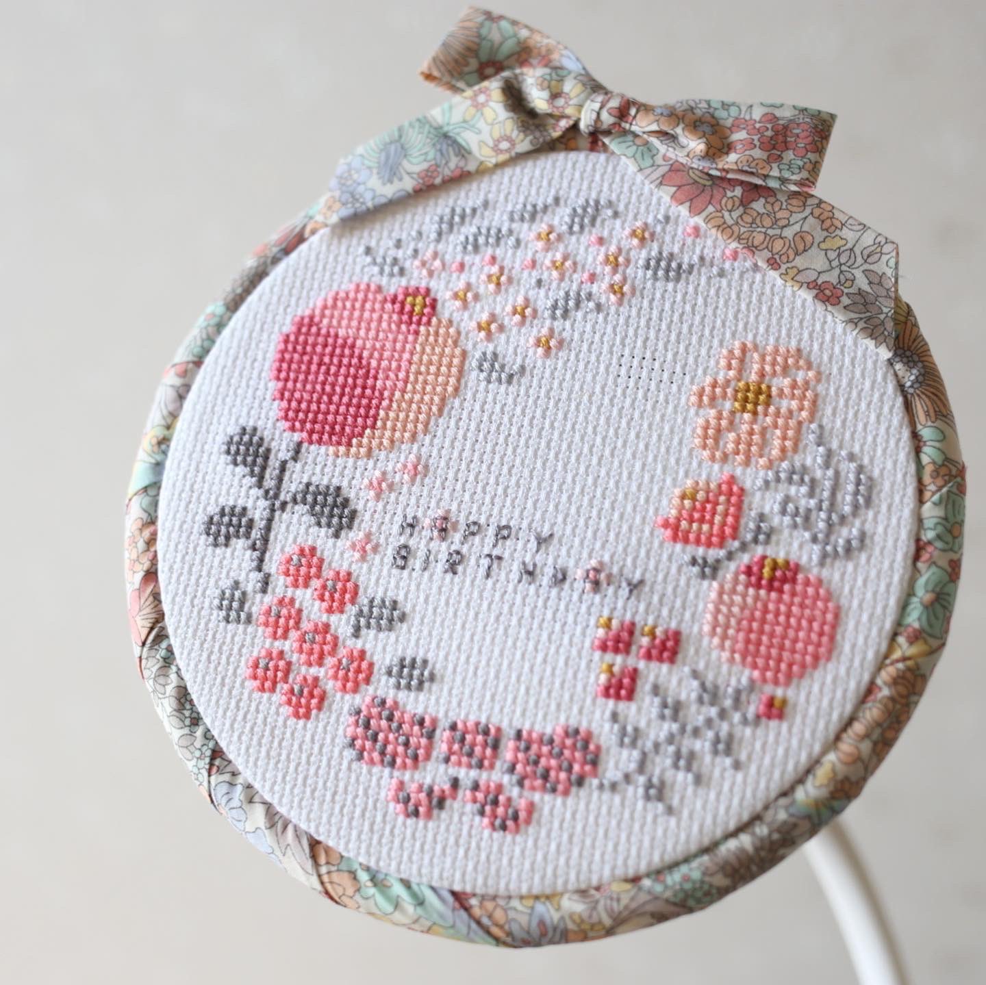 オープニングセール】 刺繍 刺繍した布 花のリース オリジナル図案 