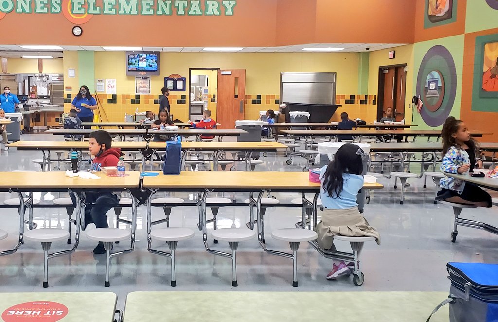 dr_dharvey's tweet photo. Our 1st grade Ss enjoyed a socially distanced lunch today. Thank you #FantasticFirst grade for a great day! #WeAreONE #TogetherWeSoar 🦅 https://t.co/1me0WaOU7k