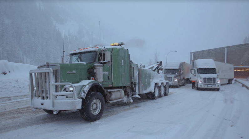 HWYThruHell's tweet image. It's almost here! A new episode of #HWYThruHell starts in just TWO HOURS... Don't miss it on @DiscoveryCanada #TeamGreen #GreenGoblin #Coquihalla #ShiftIntoWinter