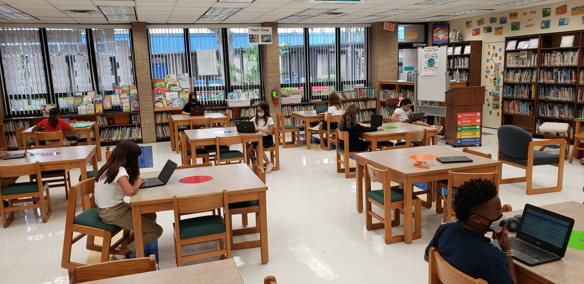 DianeParentela's tweet image. Ss finally visited the Library today. 5th graders brought their Chrome books and worked on a word cloud project. @MagnetOsceola @IT_SDIRC @SDIRCTech @bacon_chadwick #techinSDIRC #technologyrocks