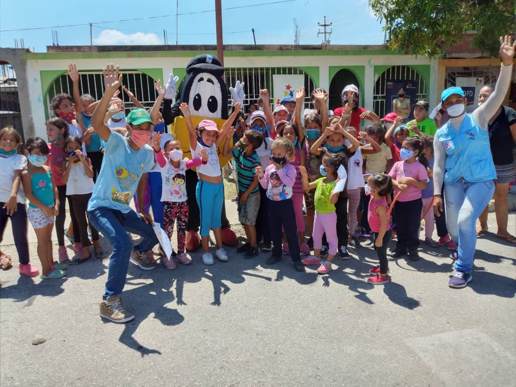 Desarmesucre's tweet photo. #21sep Senades Sucre realizó actividad recreativa a niños de la comunidad de Brasil en cumaná conmemorando el #DiaInternacionalDeLaPaz https://t.co/fIMXwjzu5f