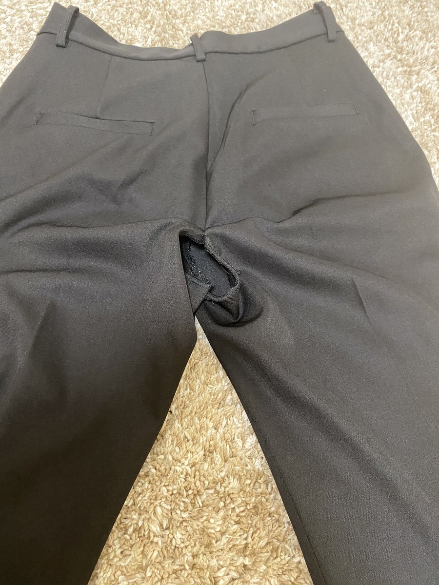 藤原あずさ على تويتر 黒いズボン洗濯したら お尻のところパックリ穴空いてた これは洗濯で破れた それとも履いてた時から破れてたのか だとしたら通気性抜群すぎる