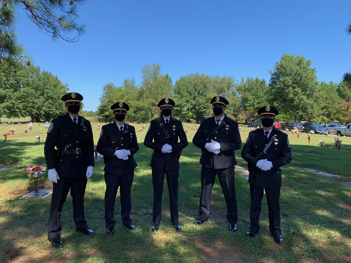 ChiefArnold's tweet photo. We buried our friend/partner today. Officer Ray Jones Jr lost his battle with cancer. The last 2 times I spoke to him on the phone he said hold my job for me, I’m coming back. Ray was a guardian of the people. EOW 09/17/2020 Rest well my friend. We’ll take the watch from here. https://t.co/ntGlRSoKRA