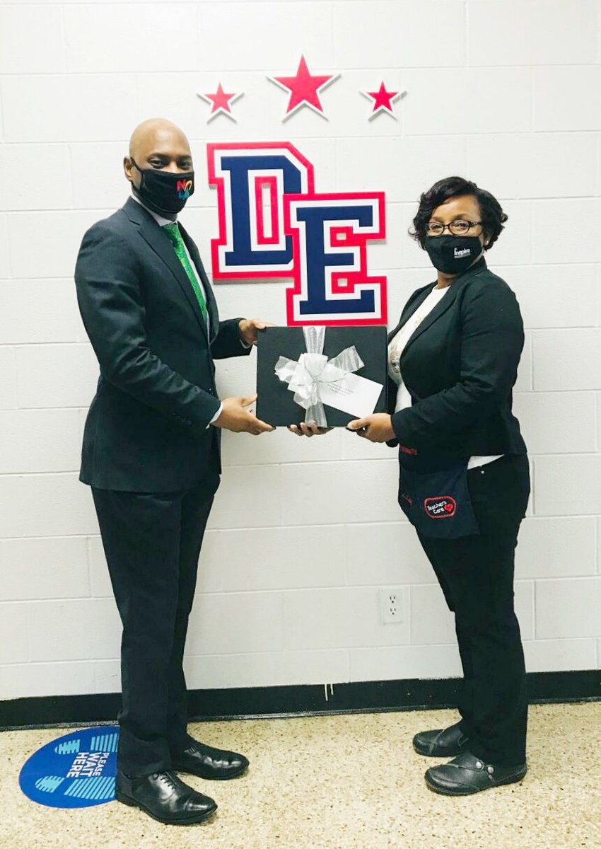 Desmond Moore tweet media