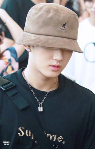 Changbin wearing lv X UNICEF necklace to save children in need