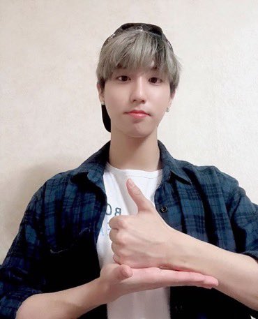 Jisung accepted CIX’s leader BX “Thank You Challenge” to express thanks and respect for the hard work of medical staff who are constantly struggling for the COVID-19 pandemic