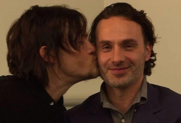 Farfadette12's tweet photo. Los extraño 😭 #Rickyl #Leedus #TheWalkingDead ♥️ https://t.co/7yvIaqpZsa