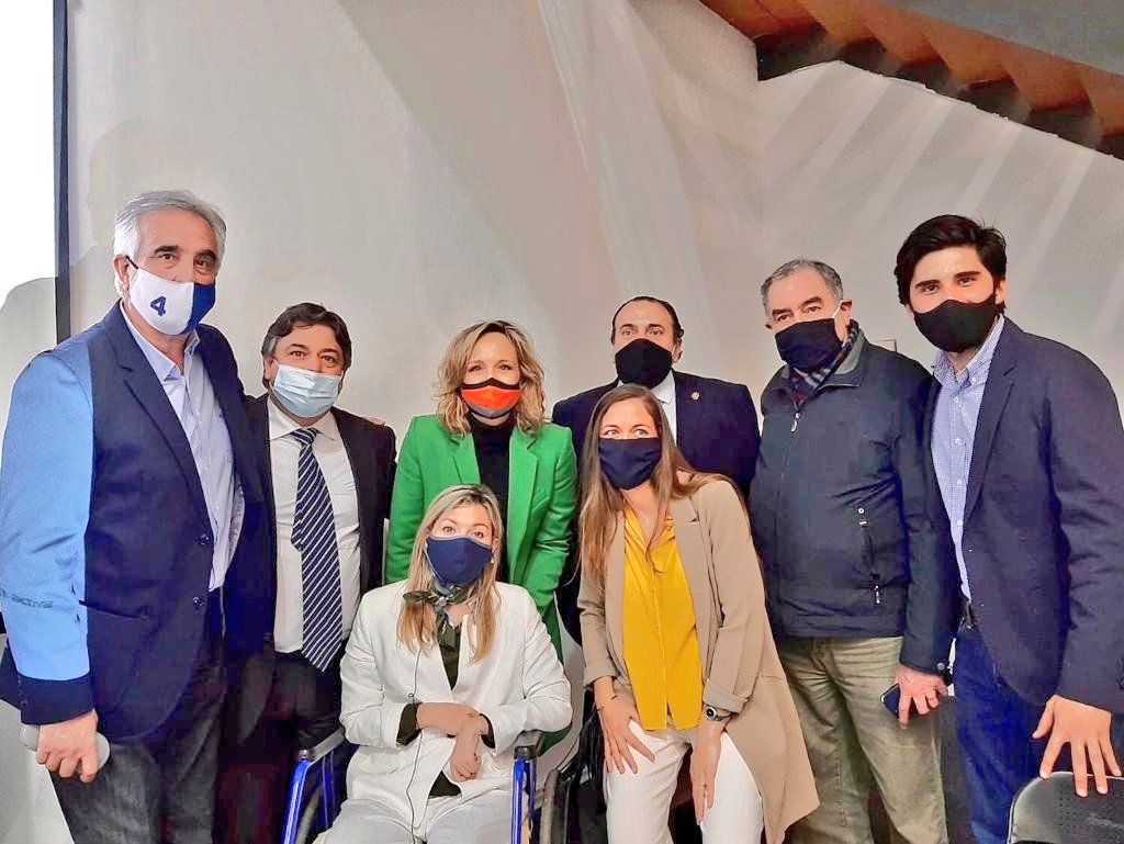 danielpenia505's tweet photo. En Montevideo #UniónVecinal sigue trabajando para que @lauraraffo  sea la próxima intendenta de #Montevideo 
#AhoraMontevideo necesita un cambio, después de 30 años sin dar respuesta a los principales problemas. #SiPodemos https://t.co/tg2zUmM7QT