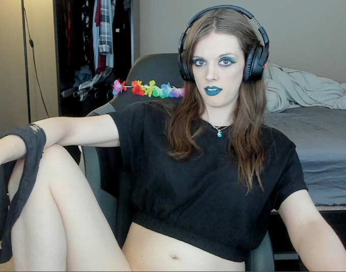 Channeling my inner emo, chat show tonight. Also new https://t.co/N1BiZLeTAY video up, so many videos