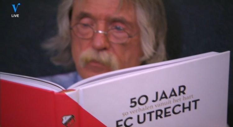 Hugo Verkley On Twitter En Toen Las Johan Derksen Tijdens Veronica Inside In Mijn Boek Ook Kopen Dat Kan Eenvoudig Via De Webshop Van Fc Utrecht Https T Co Vchslmmtzu Trots Fcutrecht Veronicainside Https T Co Yuokl9b16n