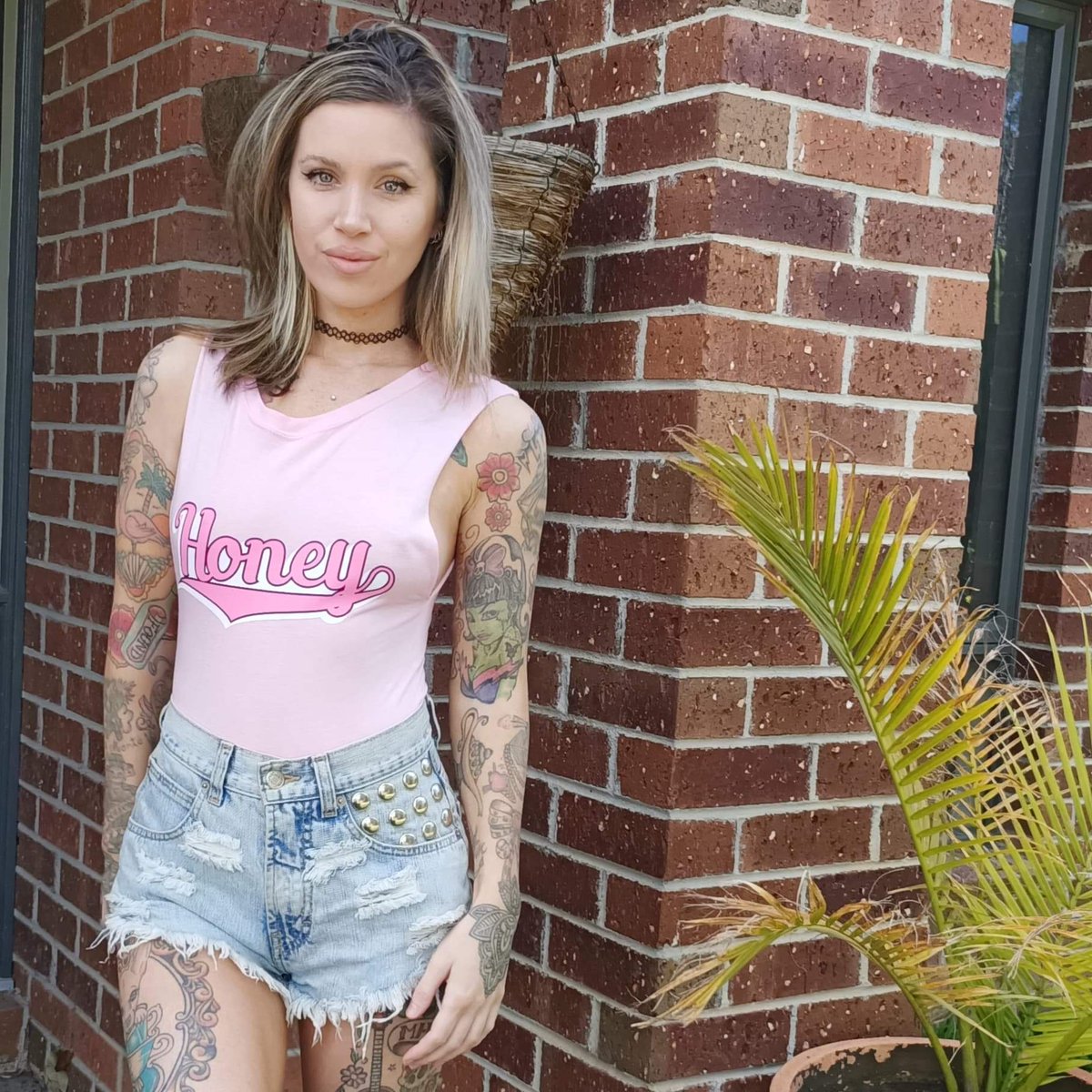 SamiiLamorte's tweet photo. I really need to download twitter onto my new phone lol I keep forgetting to update,  sorry guys! ❤ https://t.co/BhWuq5eF6S