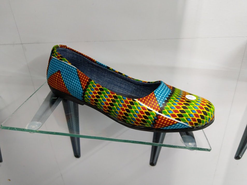 marunicollect's tweet photo. Get your hands on the latest and most stylish footwear today! 😍

Walk in style. Add this beautiful shoes to your wardrobe 🤩

Know More: 
1. Ankara men shoes Ks. 1500
2.Ankara ladies shoes  Ks. 1200
3. Men leather shoes Ks. 3000

Place your order Call/WhatsApp 0710593953 https://t.co/gKm1QN78Qq